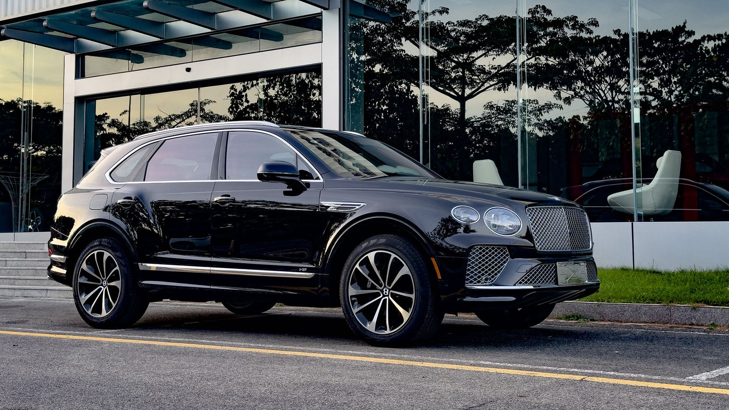 Bentley Bentayga Black - Private Chauffeur Service.