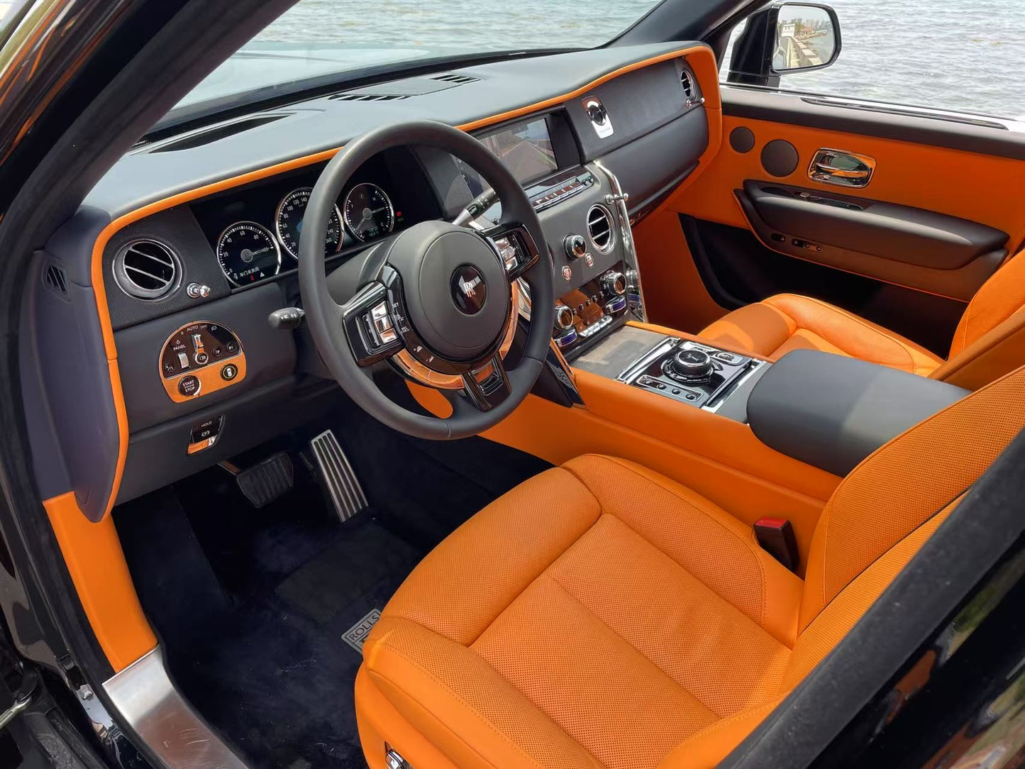 Rolls-Royce Cullinan - Private Chauffeur Service.