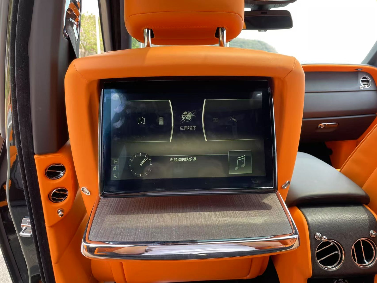 Rolls-Royce Cullinan - Private Chauffeur Service.