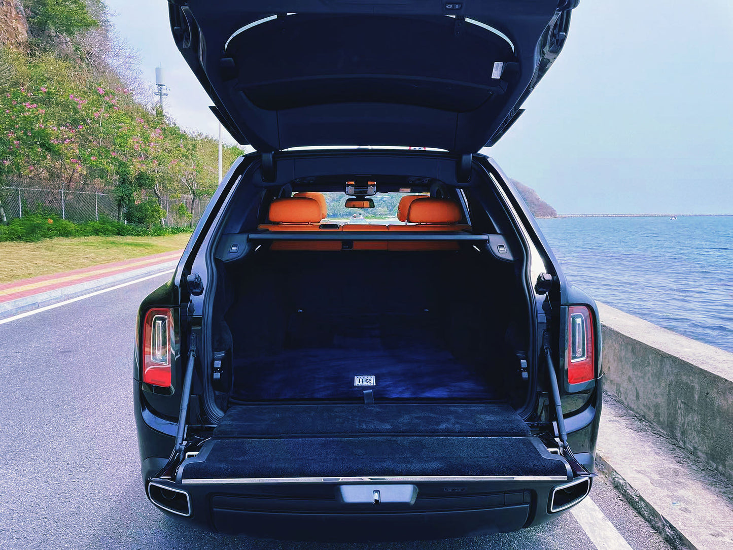 Rolls-Royce Cullinan - Private Chauffeur Service.