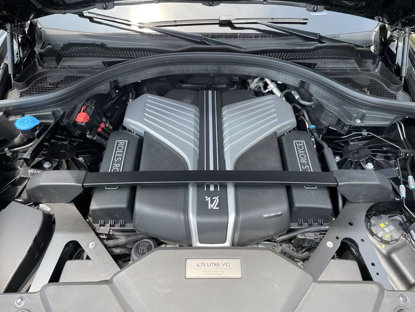 Rolls-Royce Cullinan - Private Chauffeur Service.