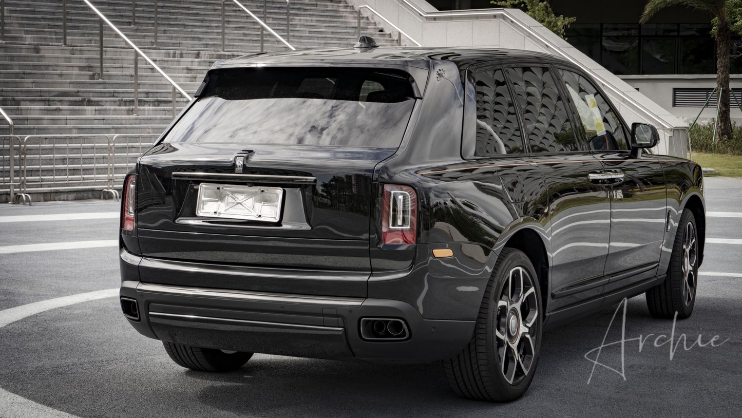 Rolls-Royce Cullinan Black Badge - Private Chauffeur Service.