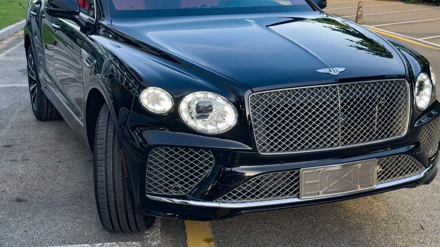 Bentley Bentayga Black - Private Chauffeur Service.