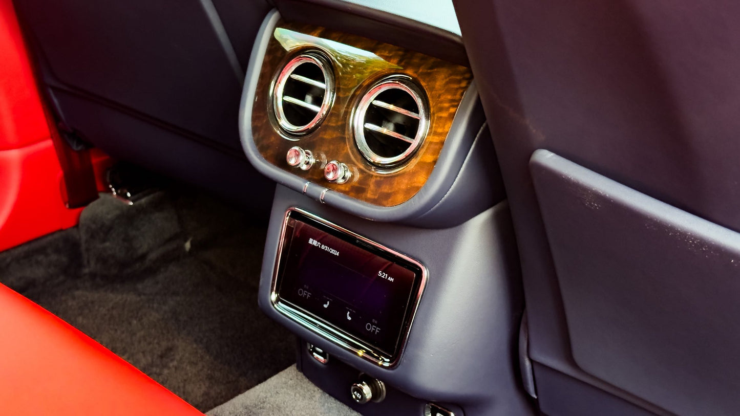 Bentley Bentayga Black - Private Chauffeur Service.