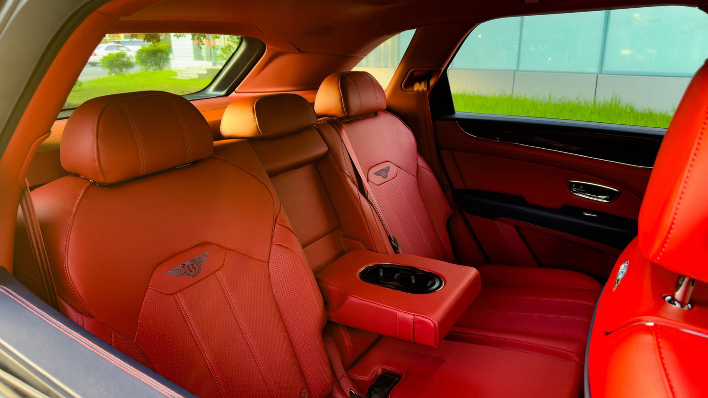 Bentley Bentayga Black - Private Chauffeur Service.