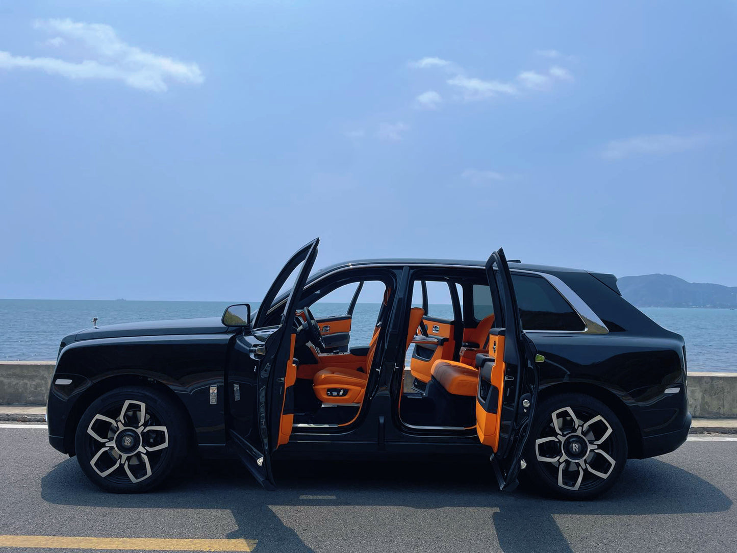 Rolls-Royce Cullinan - Private Chauffeur Service.