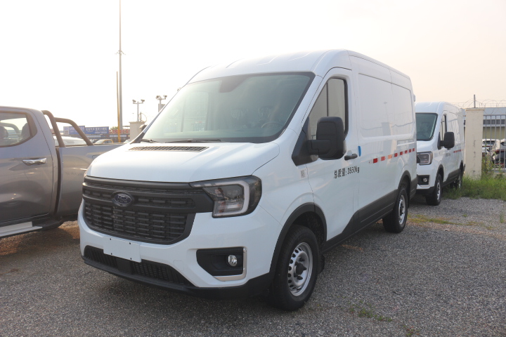 Ford Transit T8 Cargo Van