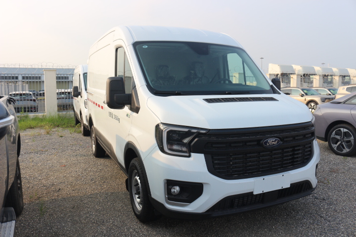 Ford Transit T8 Cargo Van