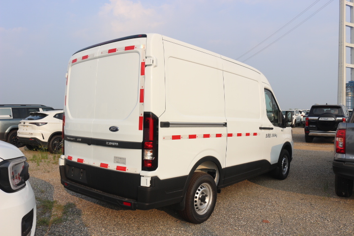 Ford Transit T8 Cargo Van