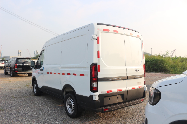 Ford Transit T8 Cargo Van