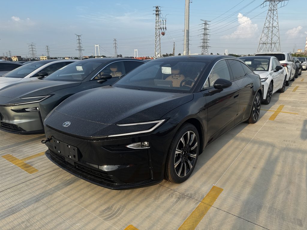 Toyota bZ7 Pure Electric