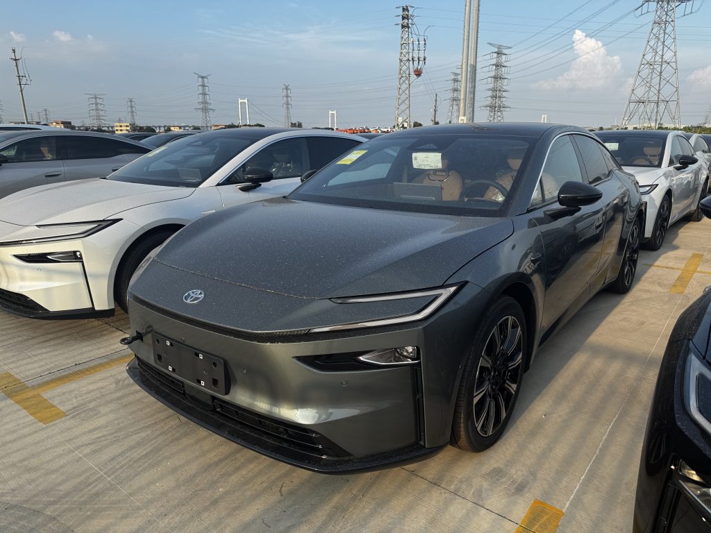 Toyota bZ7 Pure Electric