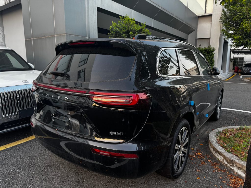 AITO M7 AWD