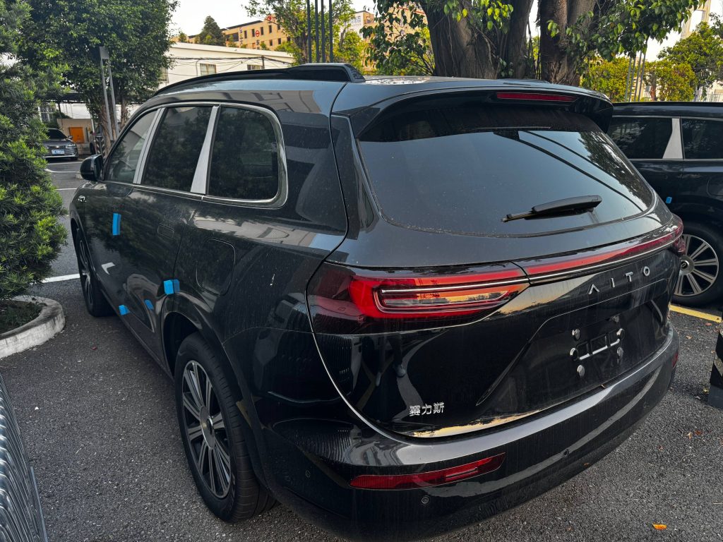 AITO M7 AWD