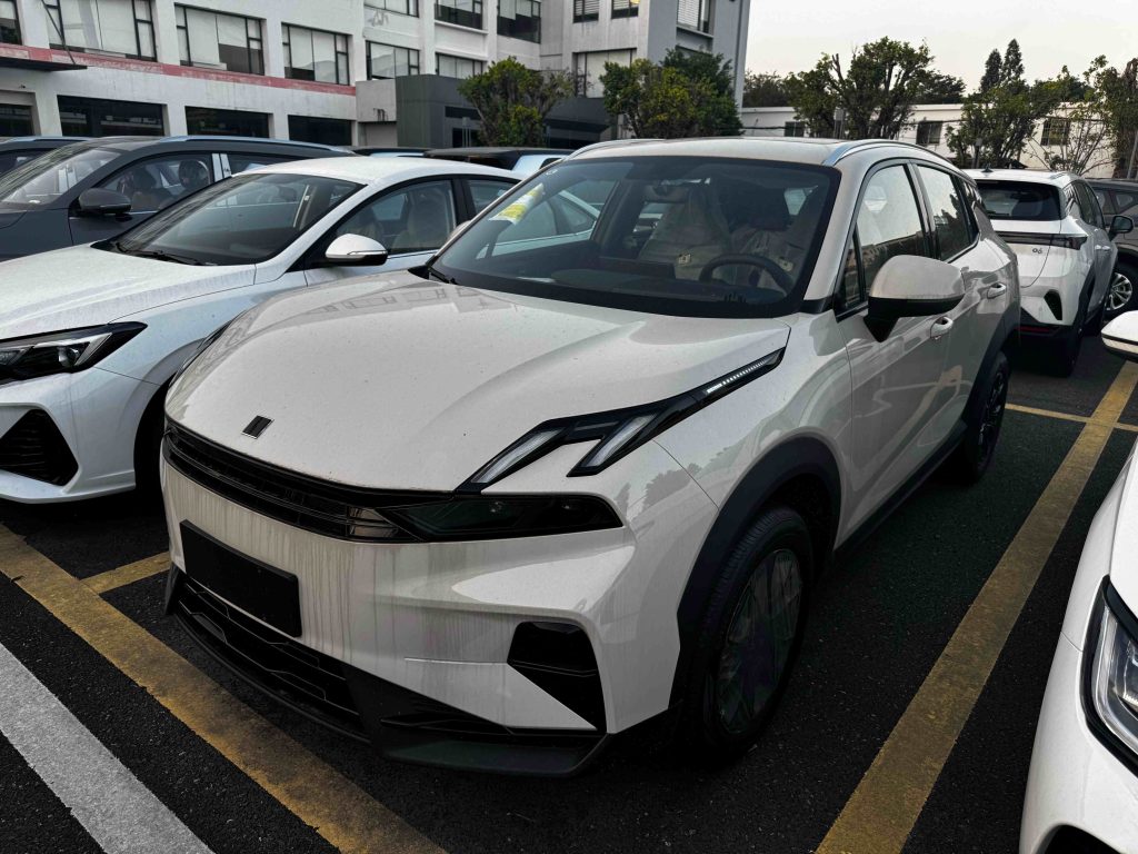 Lynk & Co 06 FWD Pure