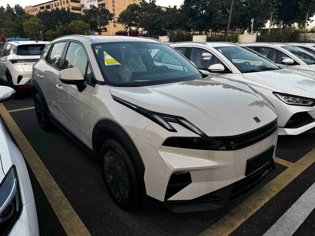 Lynk & Co 06 FWD Pure