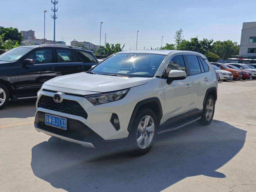 2020 Toyota RAV4 2.0L FWD Fashion Edition — Used, 76,000 km