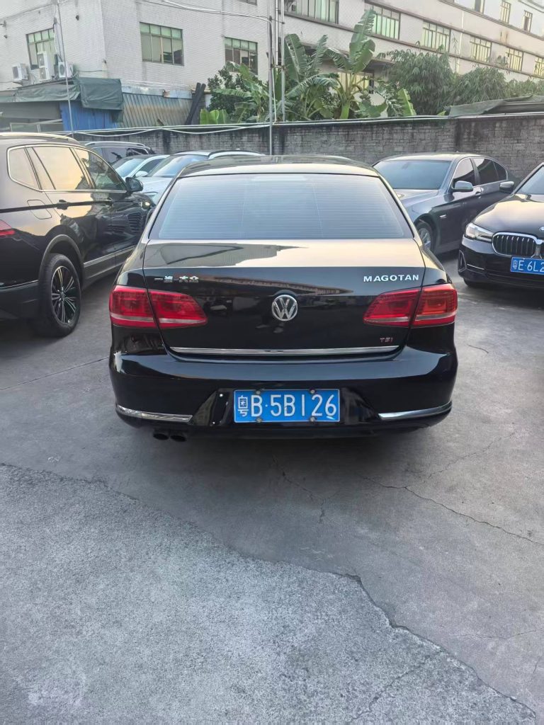 2014 Volkswagen Magotan 2.0L DSG Used Sedan, 90,000 km