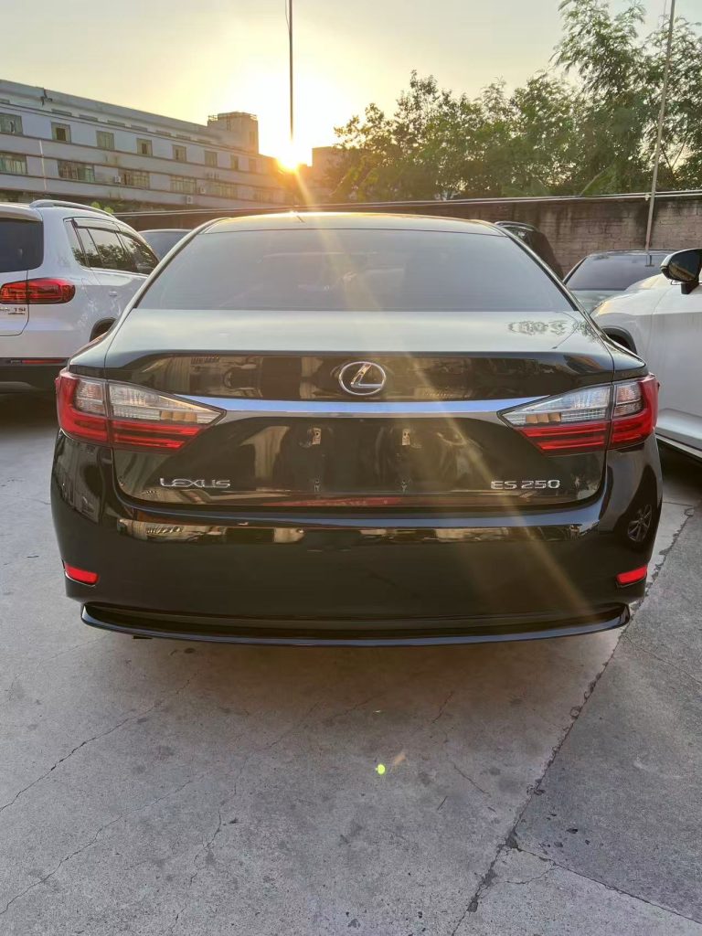 2016 Lexus ES250 Used Sedan, 90,000 km