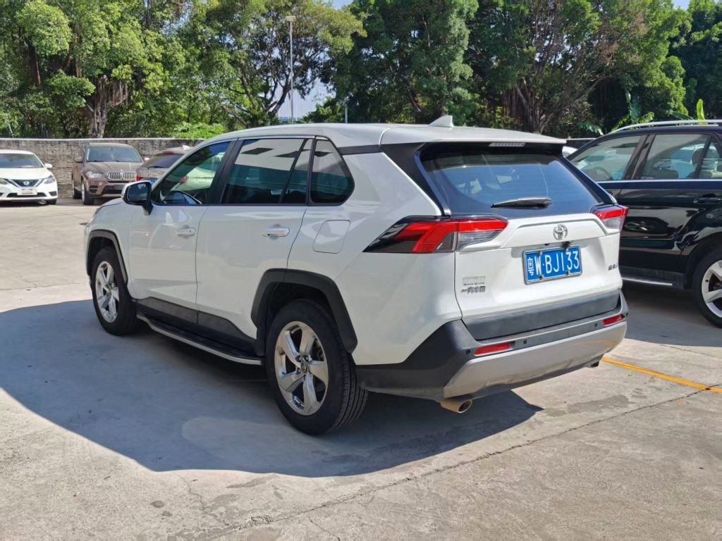 2020 Toyota RAV4 2.0L FWD Fashion Edition — Used, 76,000 km
