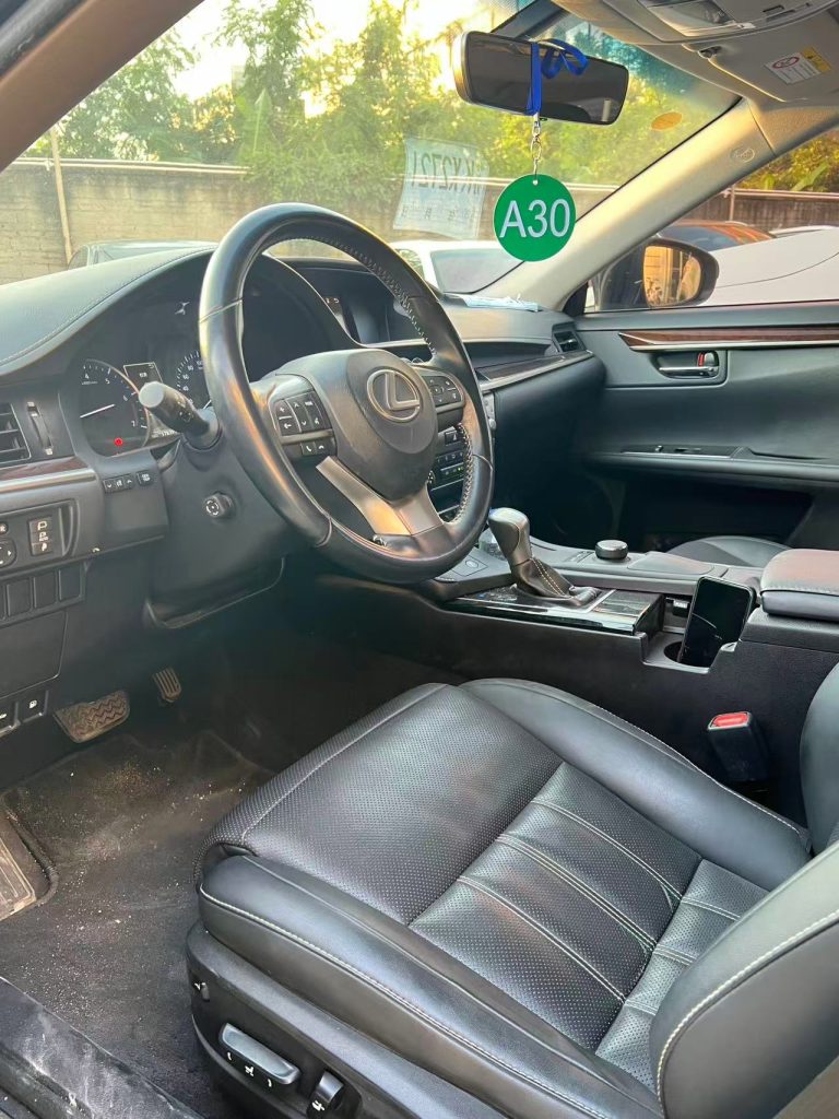 2016 Lexus ES250 Used Sedan, 90,000 km