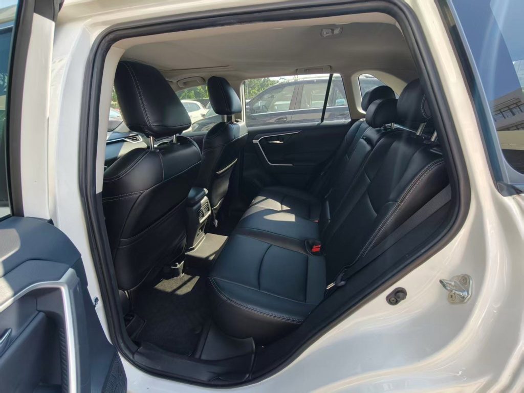2020 Toyota RAV4 2.0L FWD Fashion Edition — Used, 76,000 km