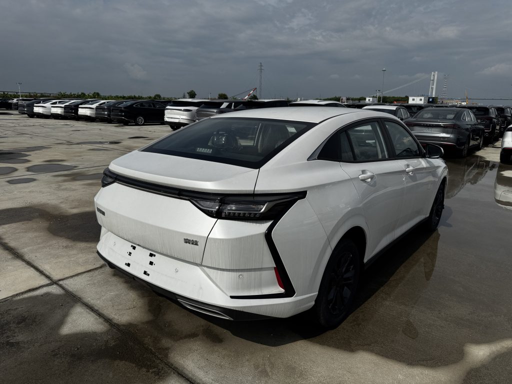 Dongfeng eπ 01