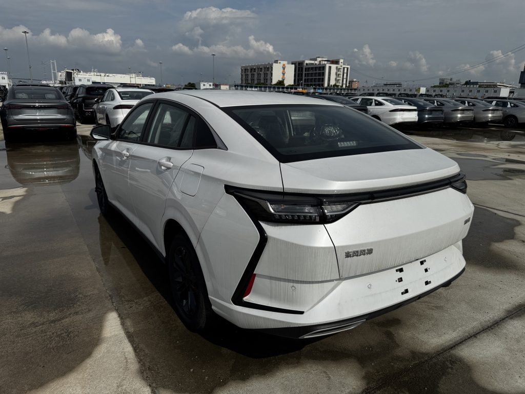 Dongfeng eπ 01